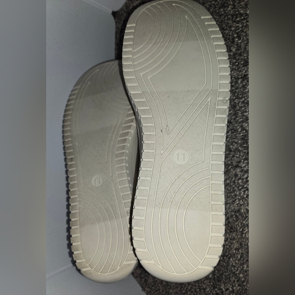 White Athletic Tennis Shoes, Memory Foam, Padded Ankle Collar, Size 11, New - Picture 8 of 12